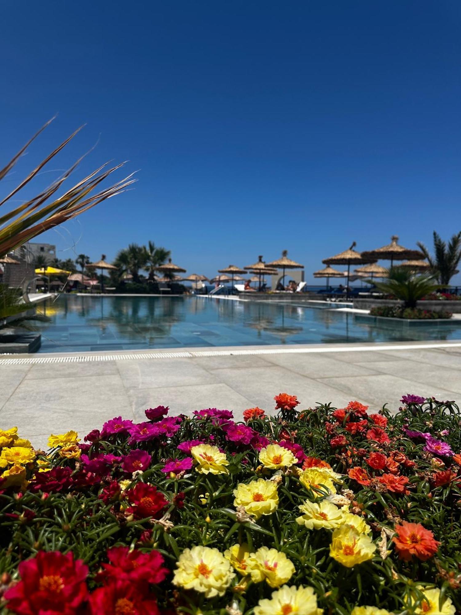 Manolya Hotel Lapithos  Exterior foto