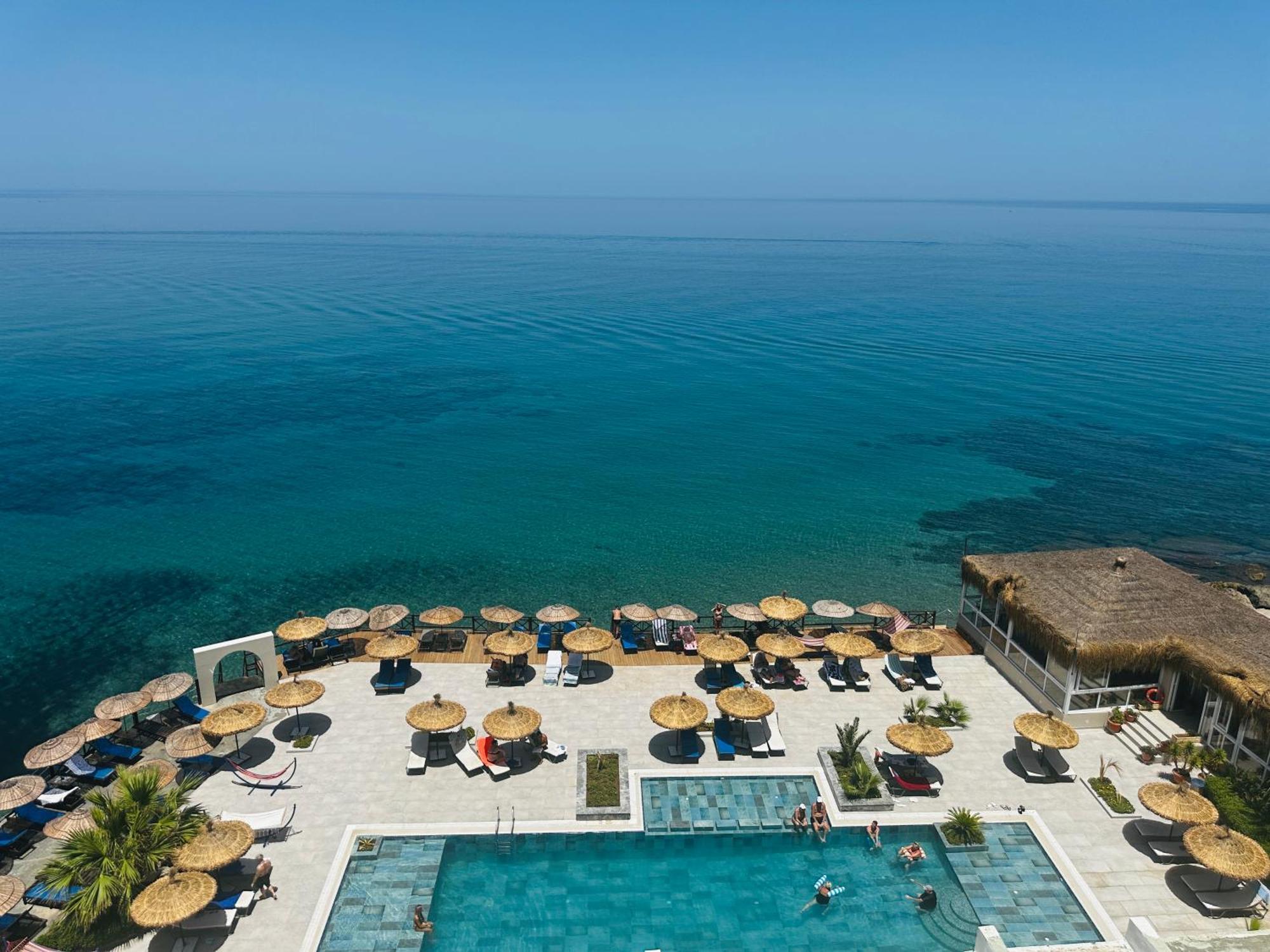 Manolya Hotel Lapithos  Exterior foto