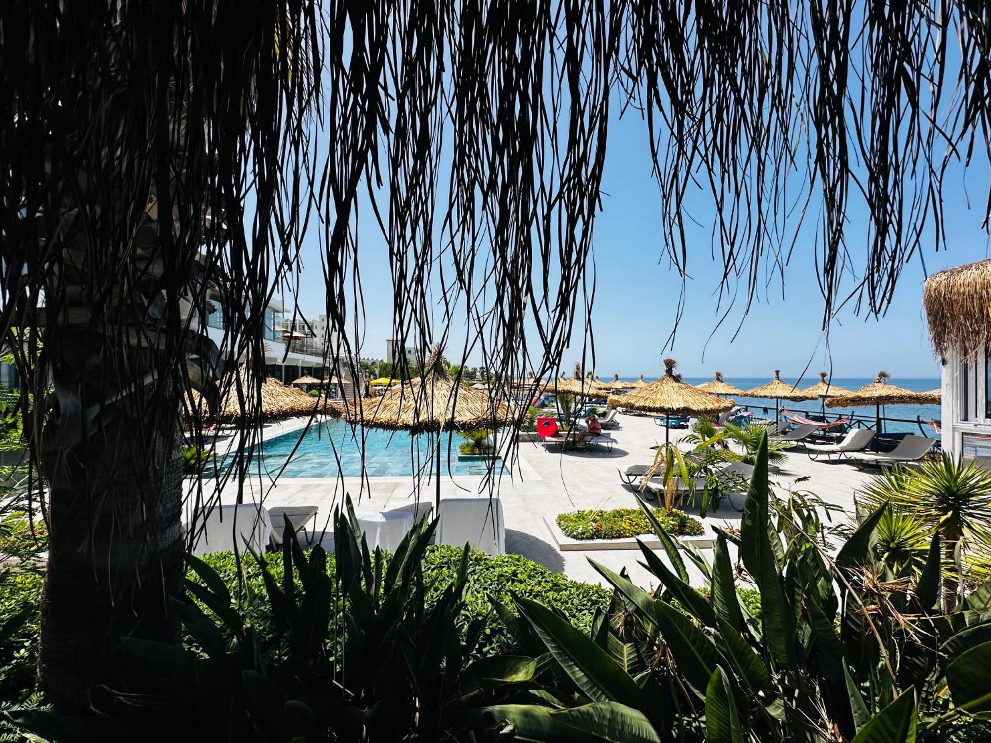 Manolya Hotel Lapithos  Exterior foto