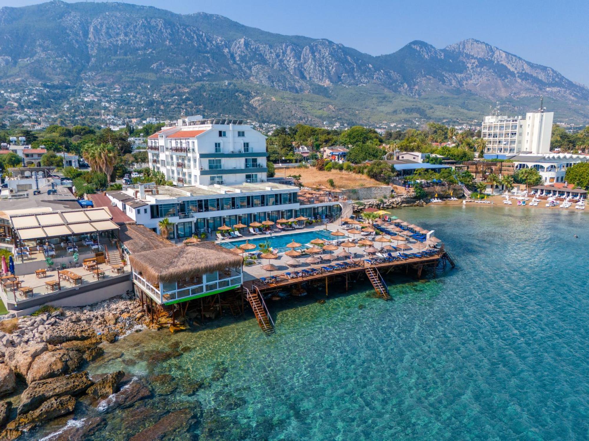 Manolya Hotel Lapithos  Exterior foto
