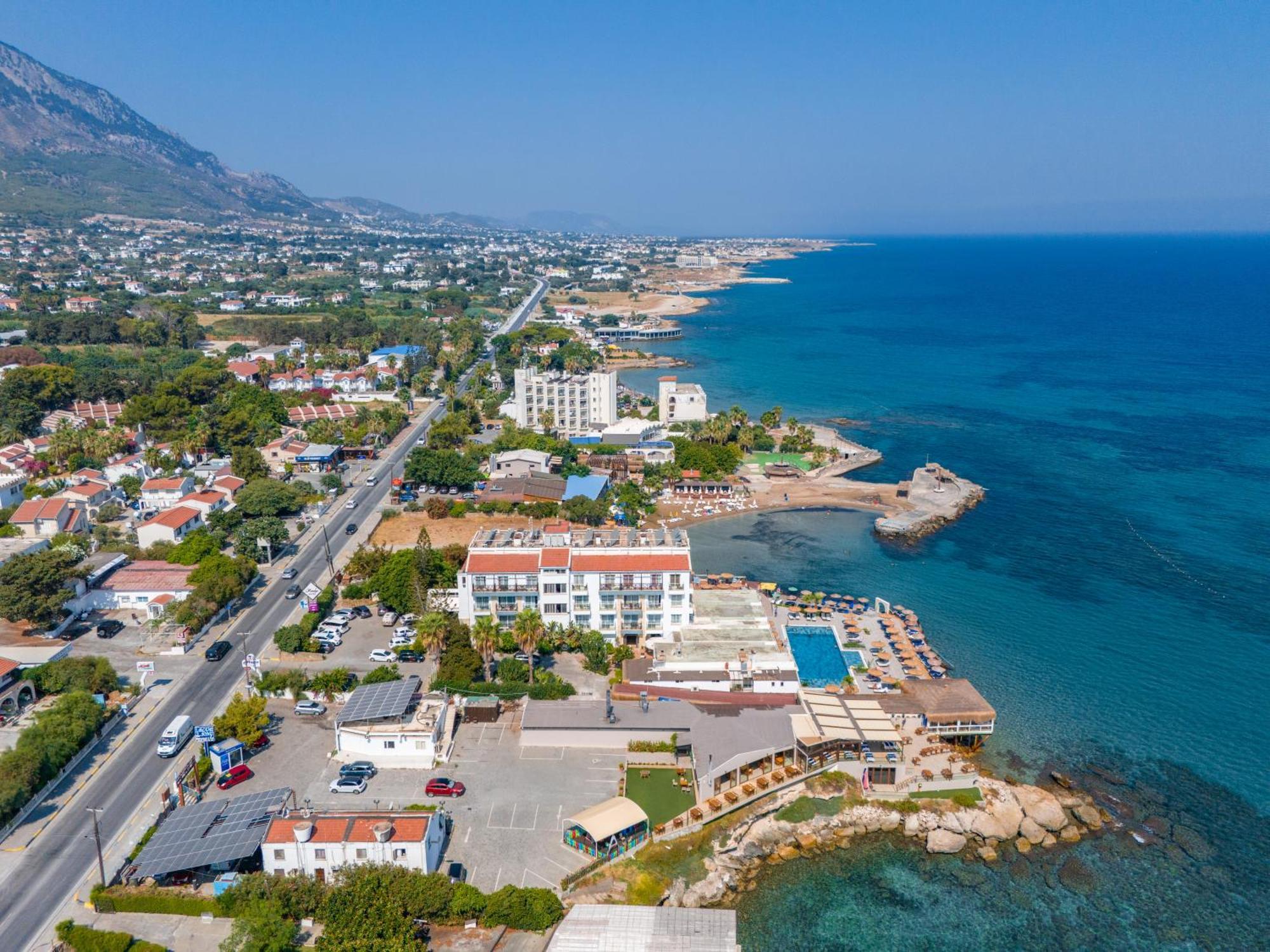 Manolya Hotel Lapithos  Exterior foto