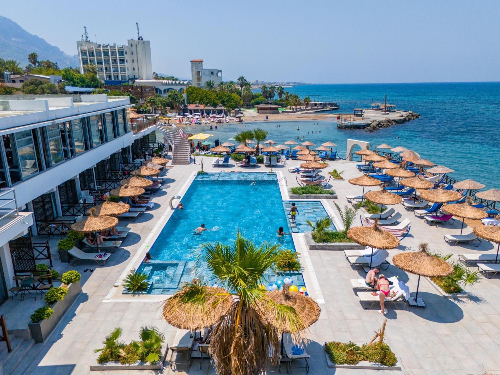 Manolya Hotel Lapithos  Exterior foto