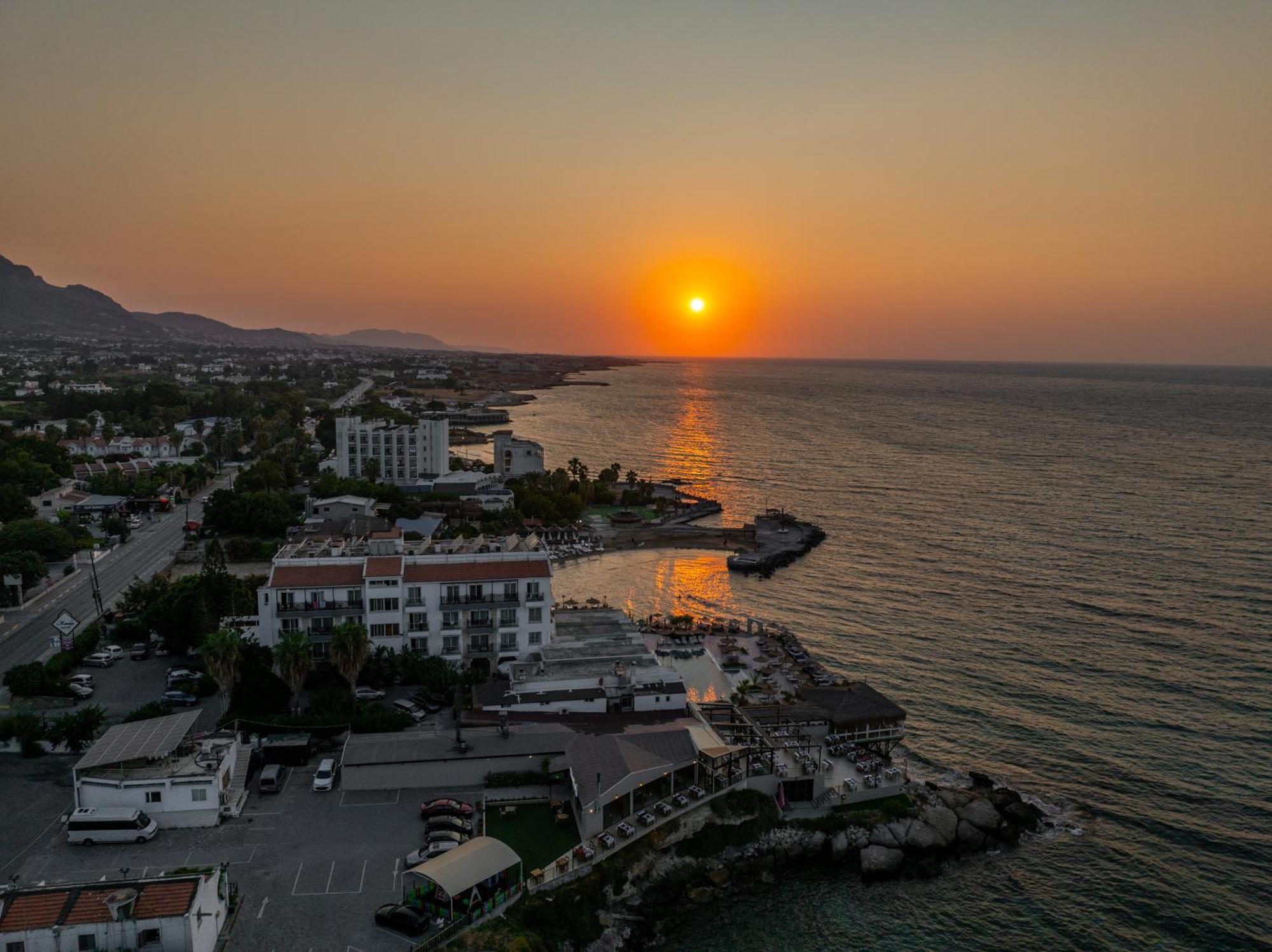 Manolya Hotel Lapithos  Exterior foto