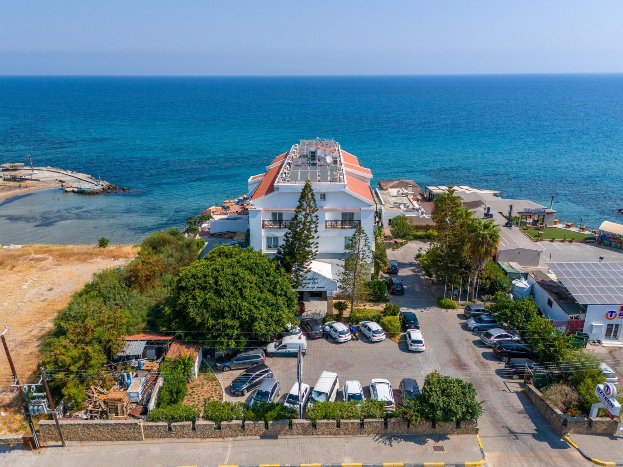 Manolya Hotel Lapithos  Exterior foto