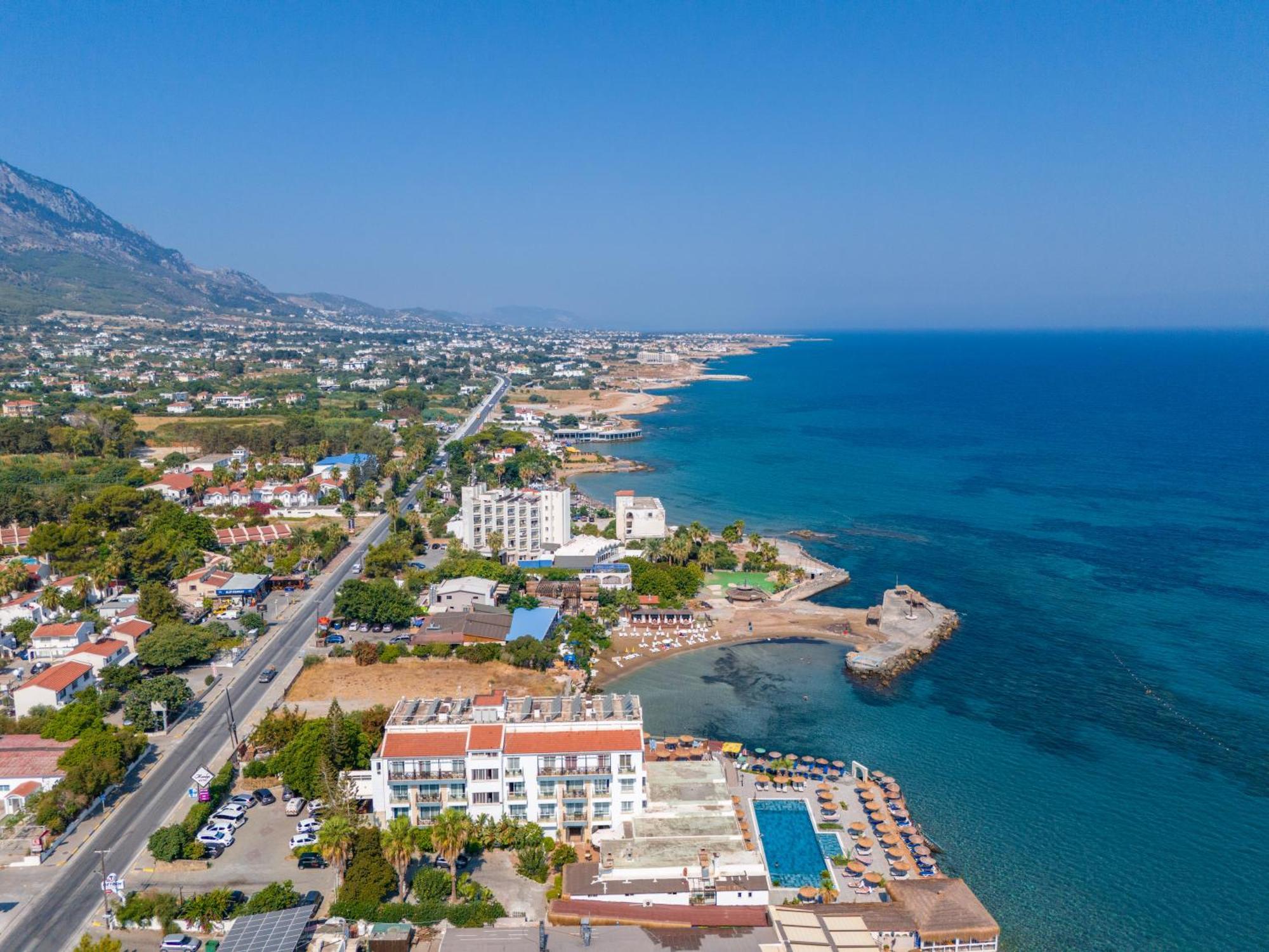 Manolya Hotel Lapithos  Exterior foto