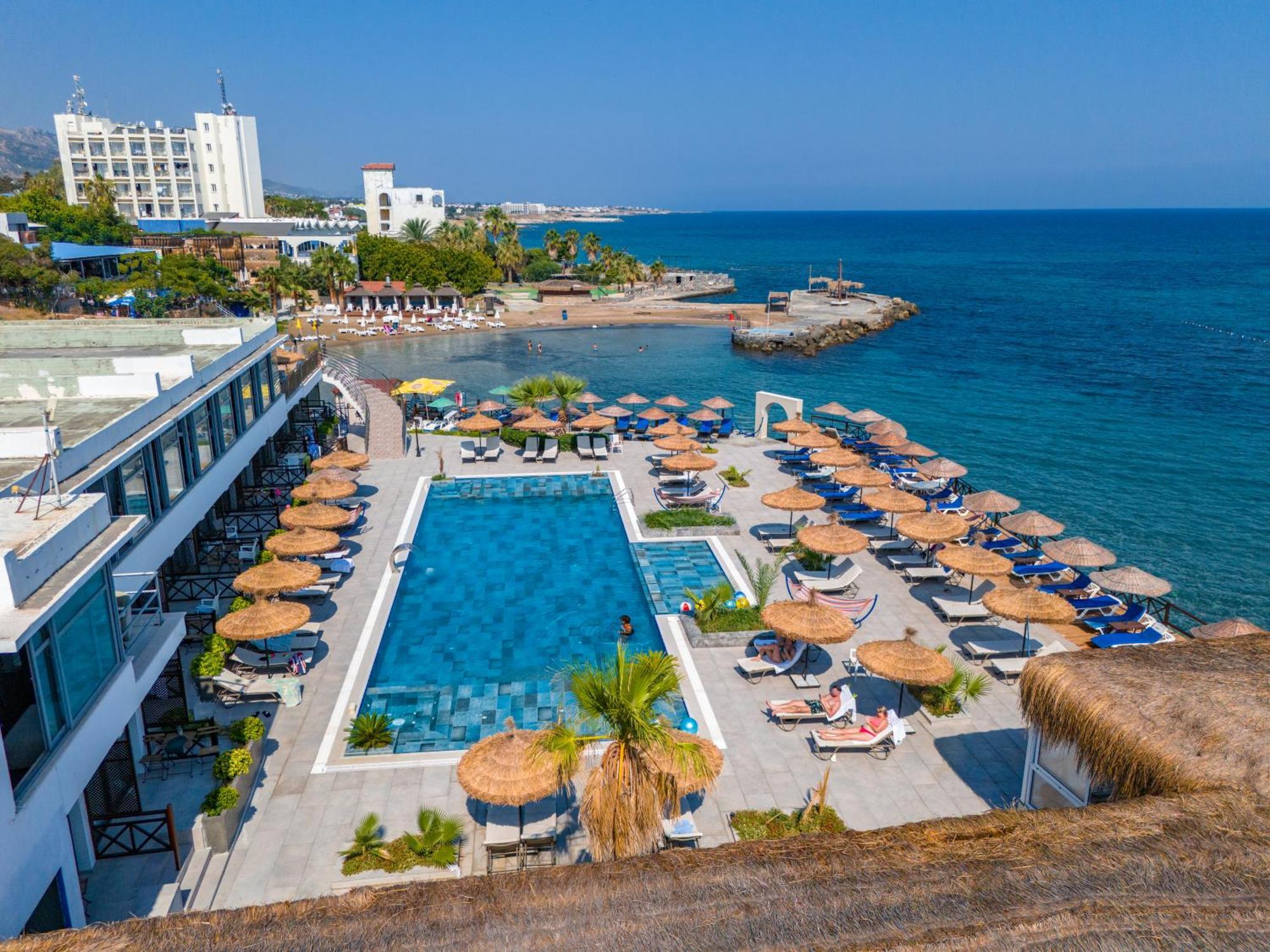 Manolya Hotel Lapithos  Exterior foto