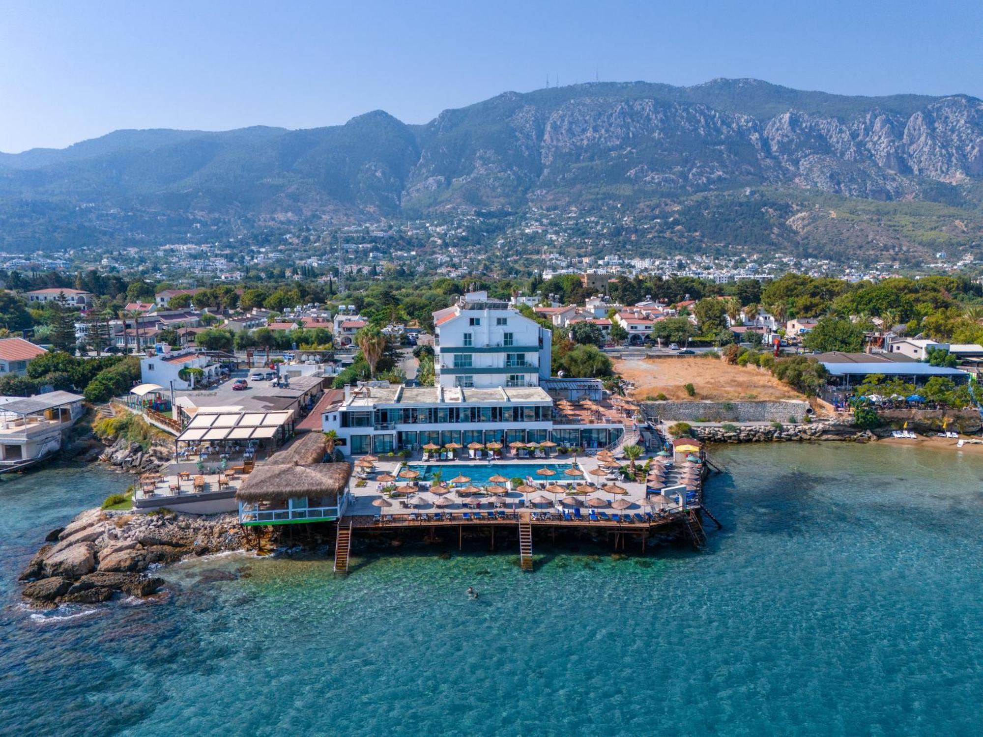 Manolya Hotel Lapithos  Exterior foto