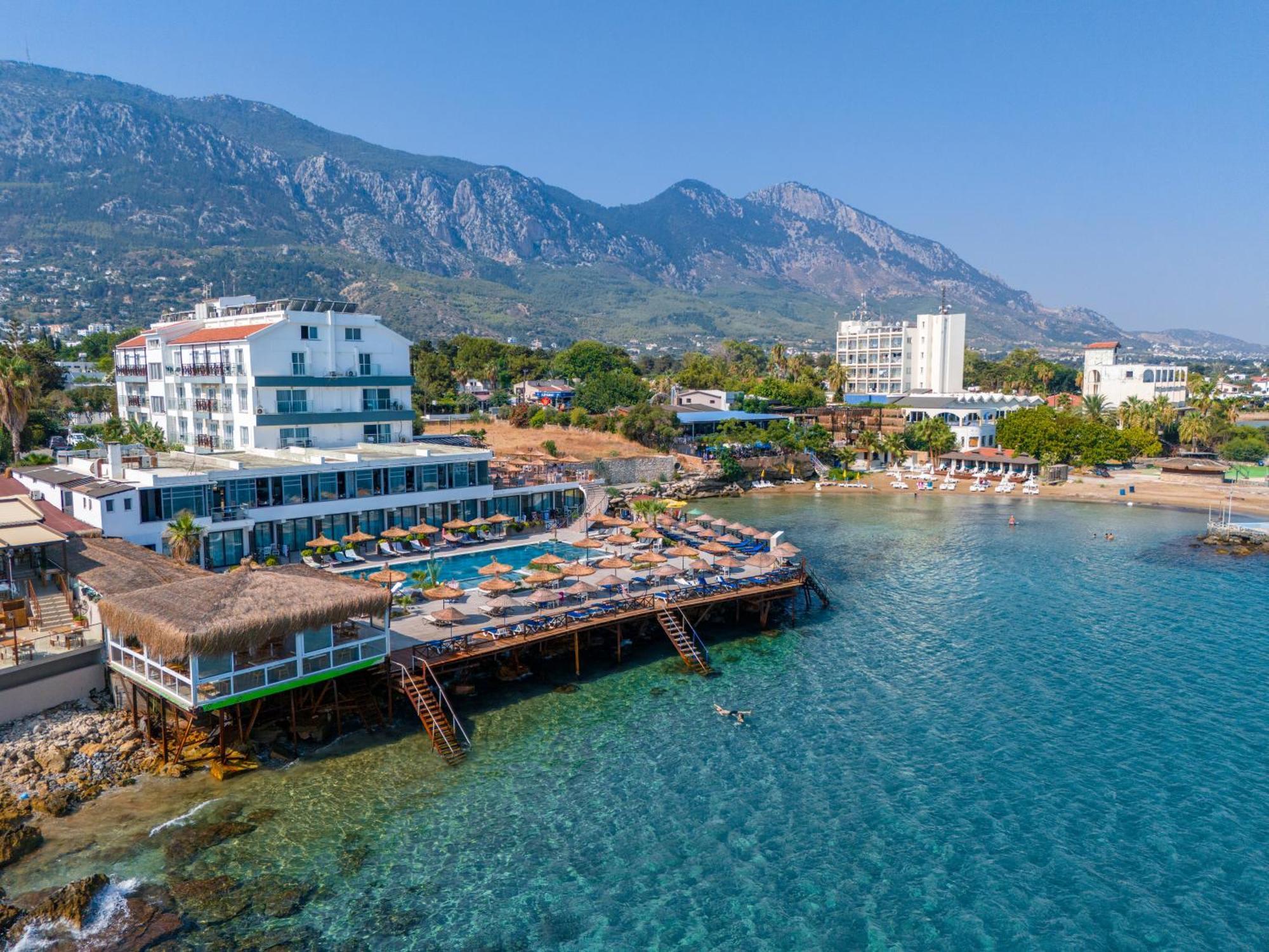 Manolya Hotel Lapithos  Exterior foto