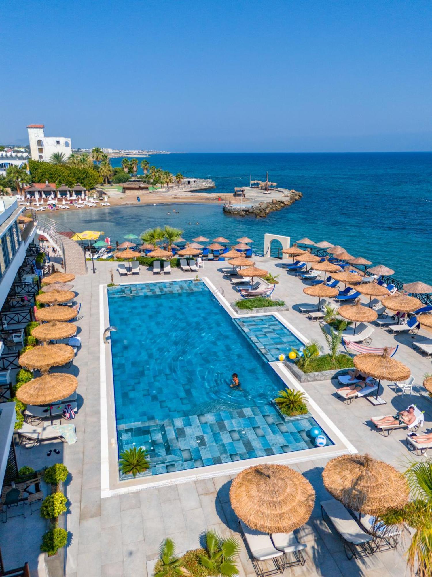 Manolya Hotel Lapithos  Exterior foto