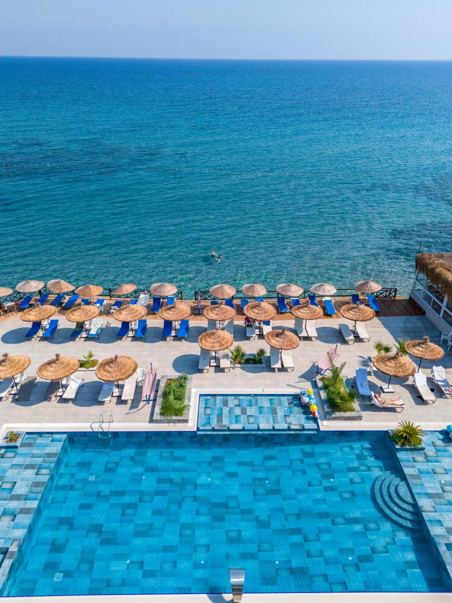 Manolya Hotel Lapithos  Exterior foto